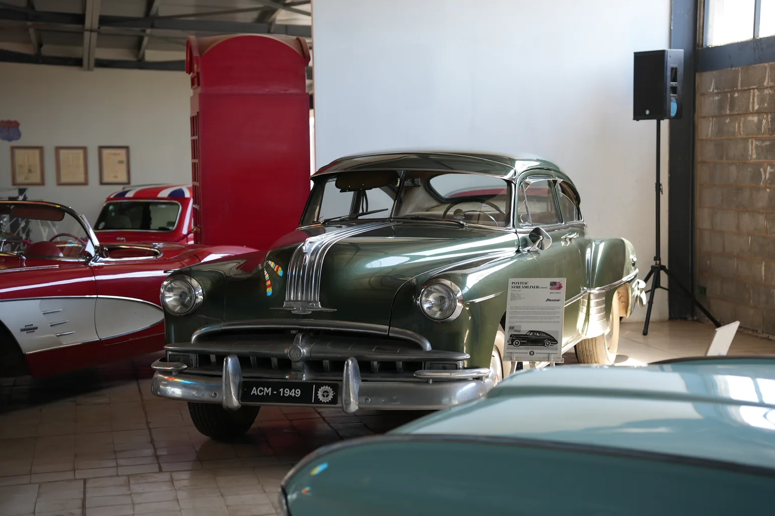 Pontiac Streamliner 8 Sedan