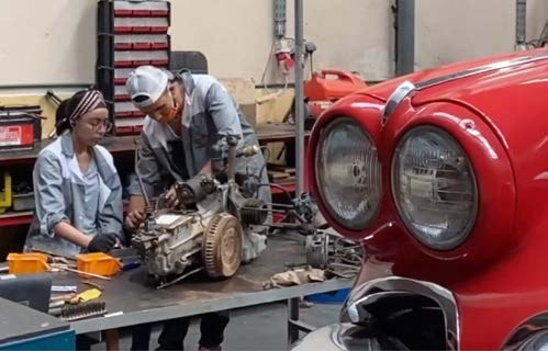 Atelier de restauration du Musée de l’Automobile du Maroc